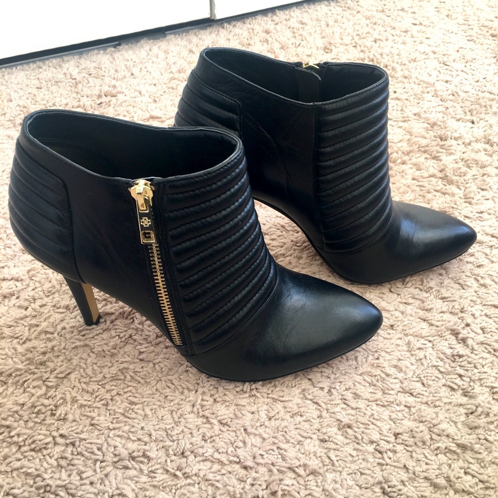 Ann Taylor size 7 black leather quilted point toe booties